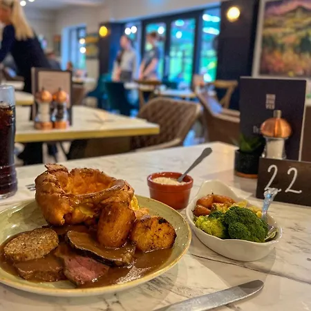 Sky Lodge, Great Ayton Spacious Dog Friendly Lodge With Hot Tub And On Site Bistro *