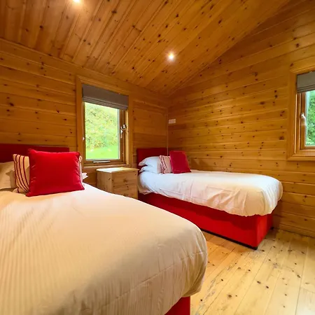 Sky Lodge, Great Ayton Spacious Dog Friendly Lodge With Hot Tub And On Site Bistro 펜션 *