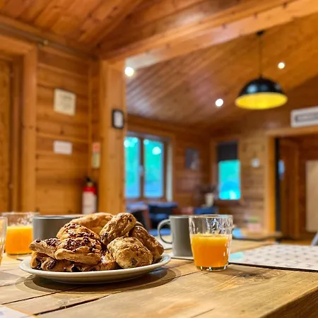 Sky Lodge, Great Ayton Spacious Dog Friendly Lodge With Hot Tub And On Site Bistro