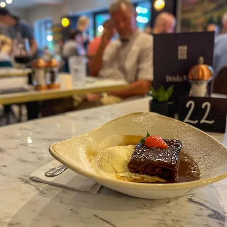 Sky Lodge, Spacious Dog Friendly With Hot Tub And On Site Bistro بيت للعطل *