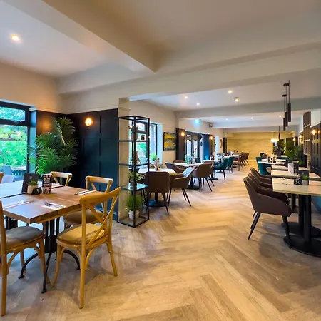 Sky Lodge, Spacious Dog Friendly With Hot Tub And On Site Bistro