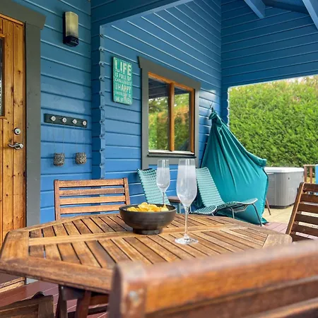 Sky Lodge, Spacious Dog Friendly With Hot Tub And On Site Bistro بيت للعطل غريت آيتون