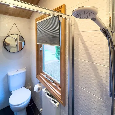 بيت للعطل Sky Lodge, Spacious Dog Friendly With Hot Tub And On Site Bistro *